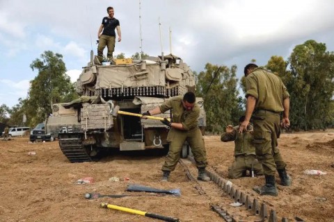 24/4/22: استعداداً لـ«عملية رفح»إسرائيل توسّع المنطقة الإنسانية في غزة  وعملية دهس في القدس