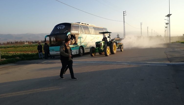 لبنان: "هير كات صحي"وإعادة حافلة من معبر القاع إلى سوريا للاشتباه بإصابة راكبة بـ"كورونا"