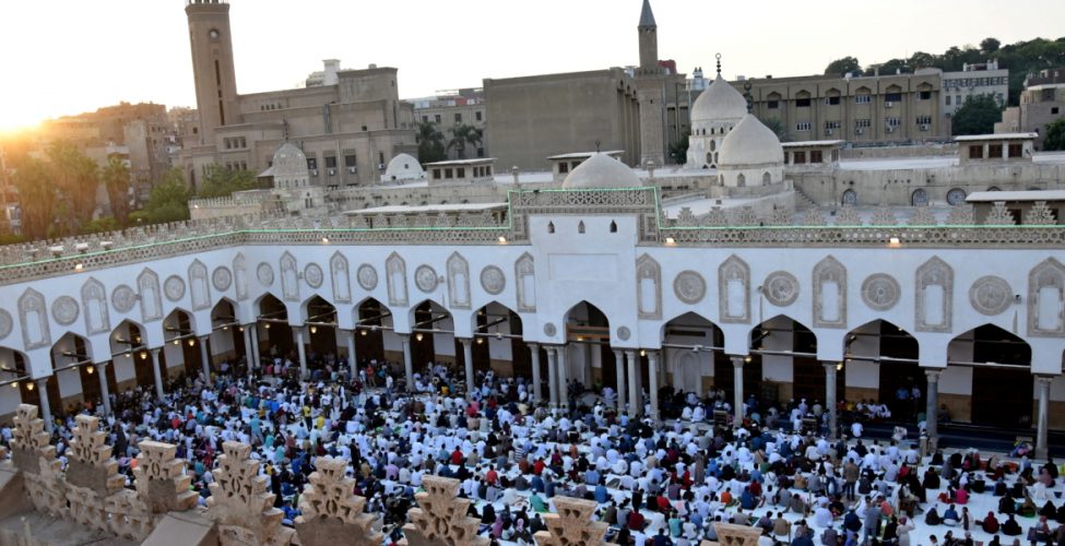 صحف:زعماء العالم يهنئون المسلمين بعيد الأضحى المبارك..ورئيس مالي يتعرض لهجوم أثناء صلاة العيد، وصواريخ تثير ذعر مصلين في القصر الرئاسي بأفغانستان