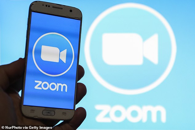 هل تستخدم Zoom على جهاز Mac؟ التطبيق يحتفظ بتسجيل الصوت وهو مغلق؟؟