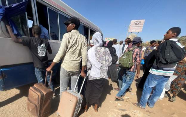 23/5/9: القتال في السودان تسبب في نزوح أكثر من 700 ألف شخص، وتراجع أرباح أرامكو السعودية مع انخفاض أسعار النفط