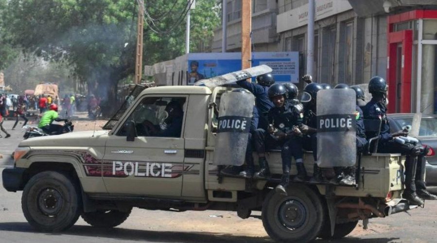 23/7/26:جنود في النيجر يحتجزون رئيس البلاد محمد بازوم، واحتراق سفينة شحن تحمل 3 آلاف سيارة لمصر