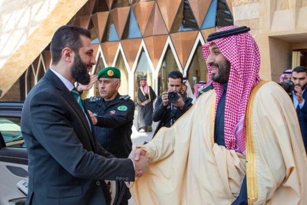 الشرع وابن سلمان:معًا إلى شراكة حقيقية ويغادر ليزور تركيا و18 قتيلاً بانفجار سيارة في مدينة منبج في سوريا واستراتيجية ترامب لغزة